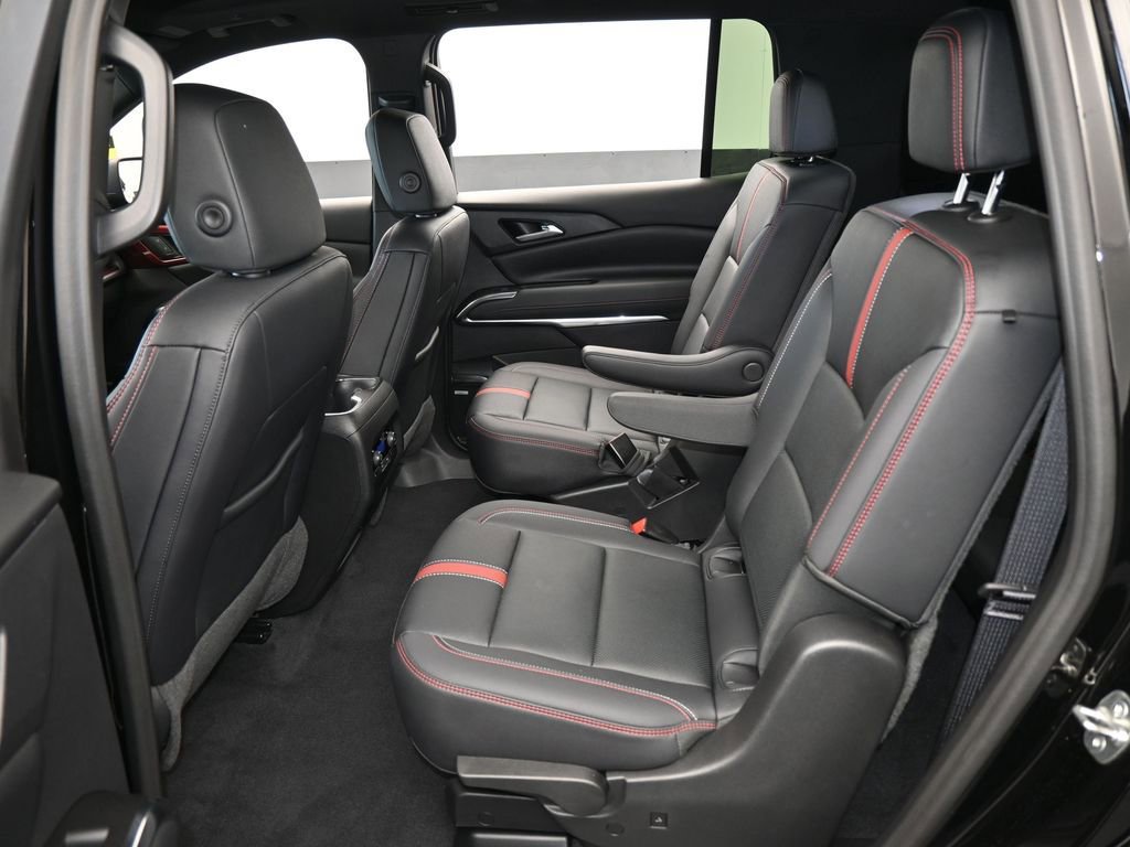 Used 2024 Chevrolet Traverse RS image 45