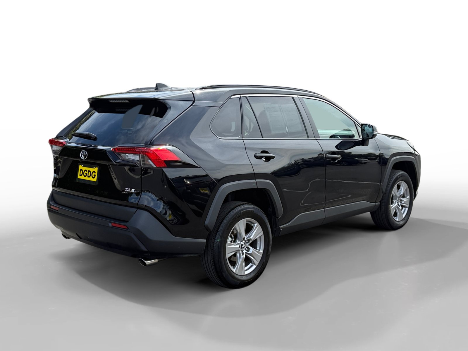 Used 2025 Toyota RAV4 XLE FWD image 5