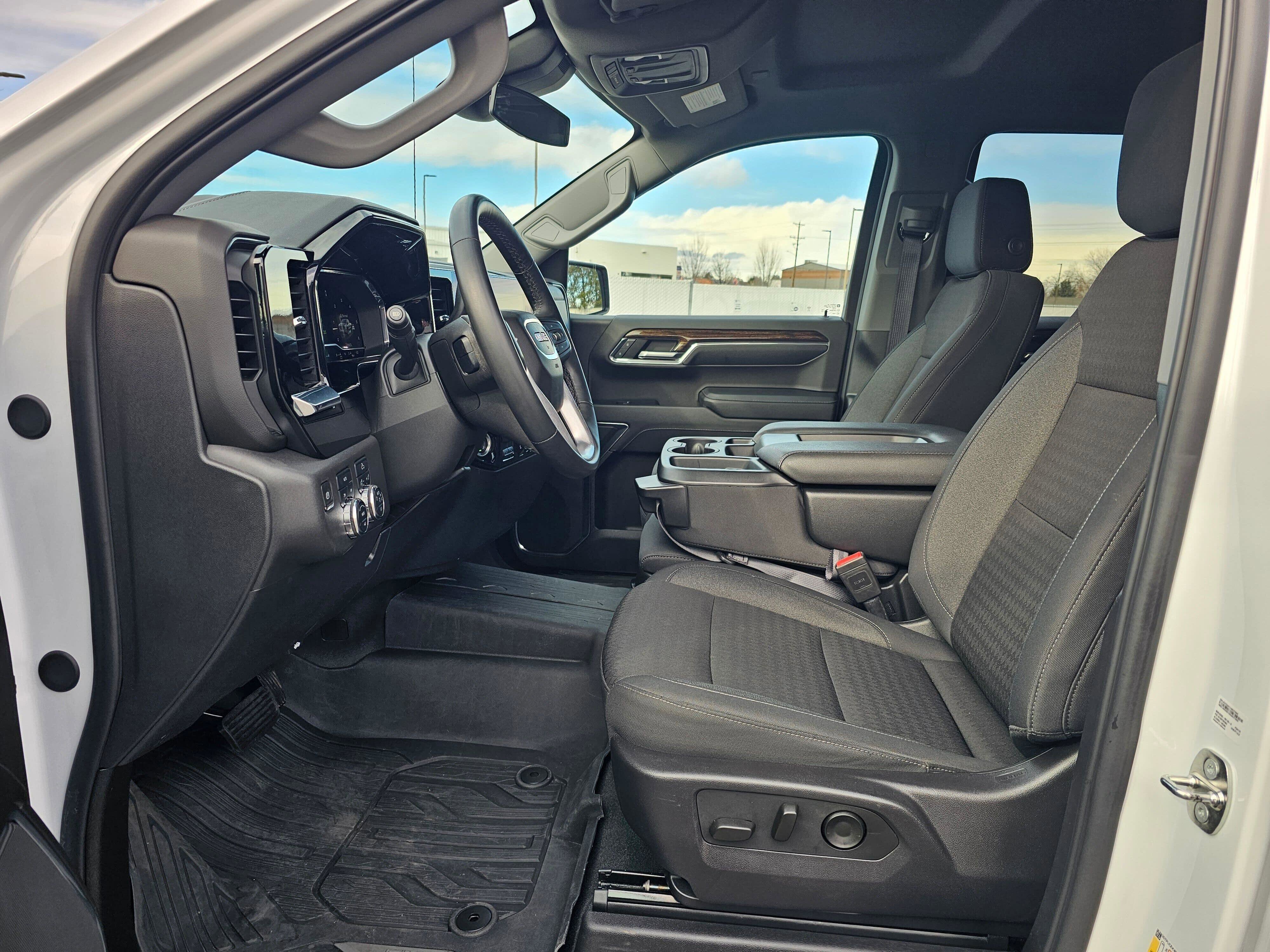 Used 2024 GMC Sierra 1500 Elevation w/ LPO, Elevation Black Package image 11