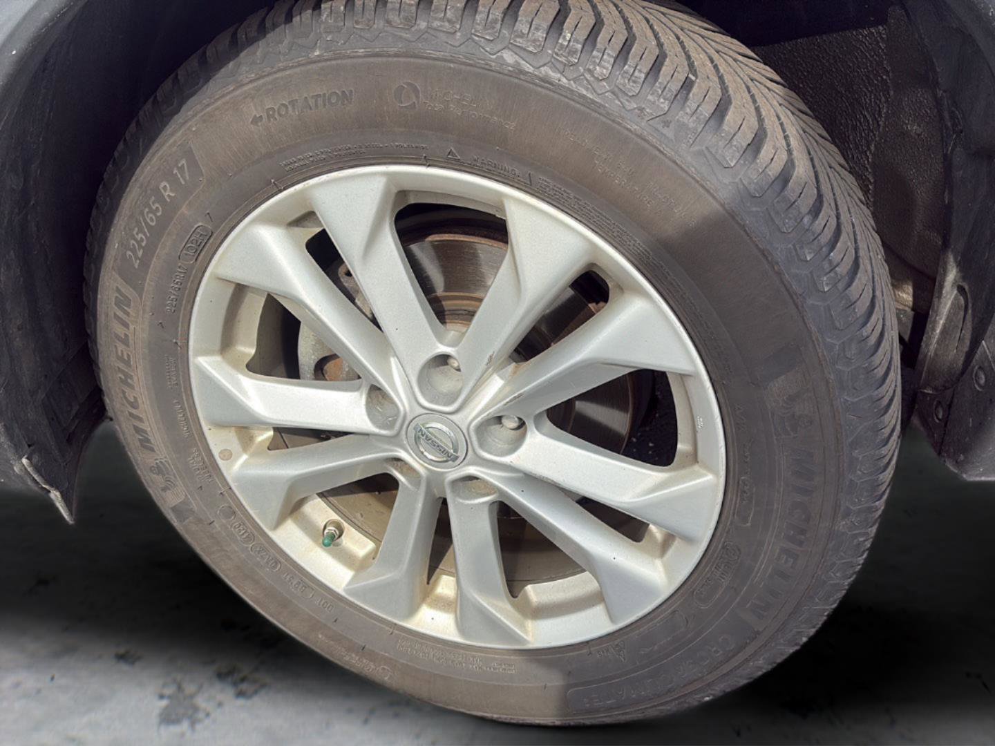 Used 2015 Nissan Rogue SV image 10