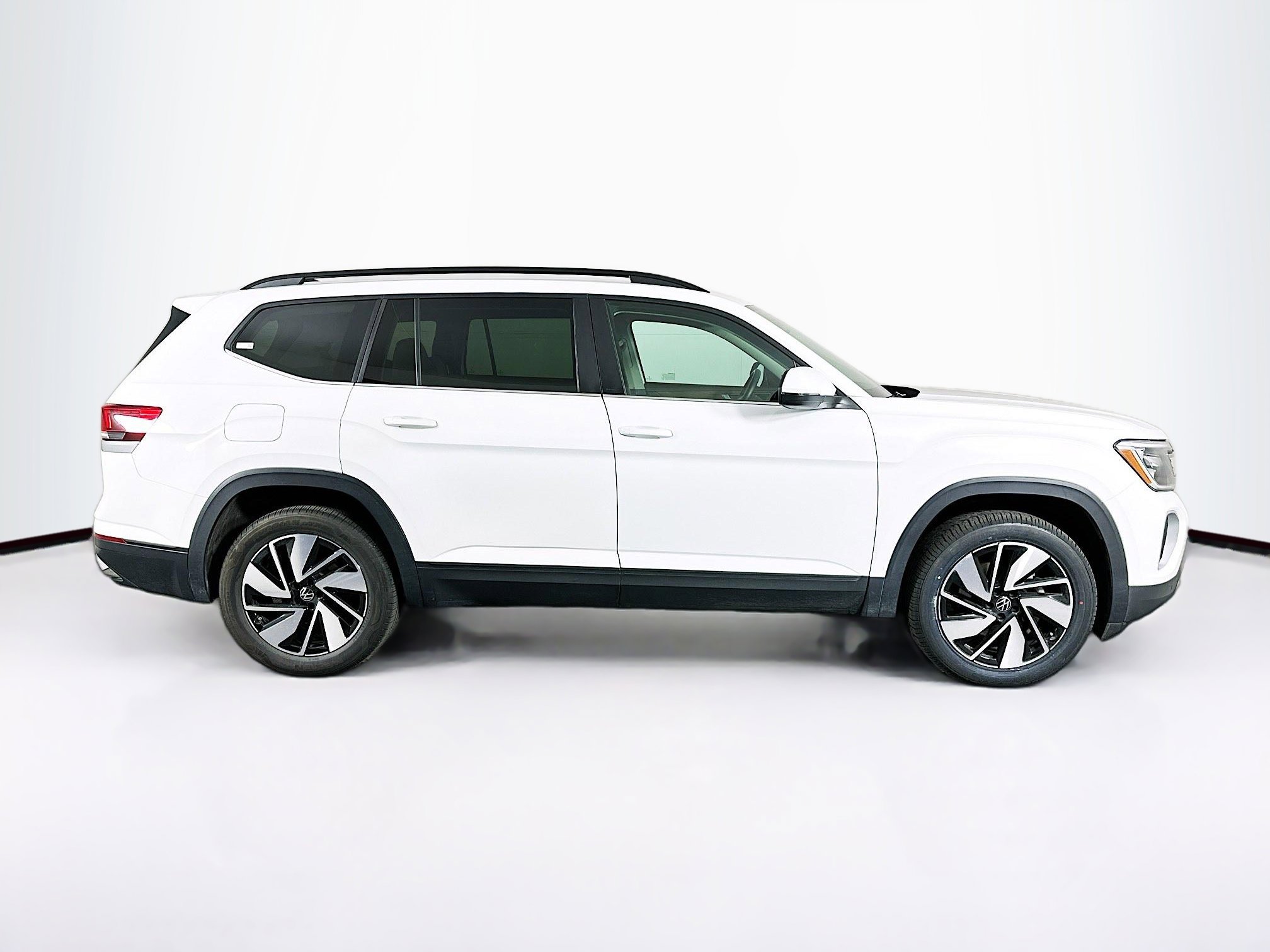 Used 2025 Volkswagen Atlas SE image 10