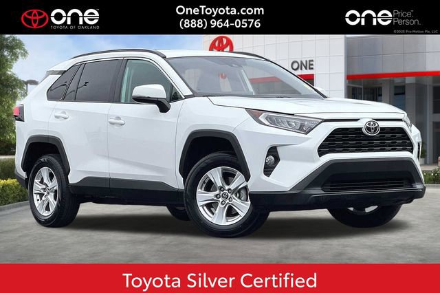 Used 2021 Toyota RAV4 XLE FWD image 1