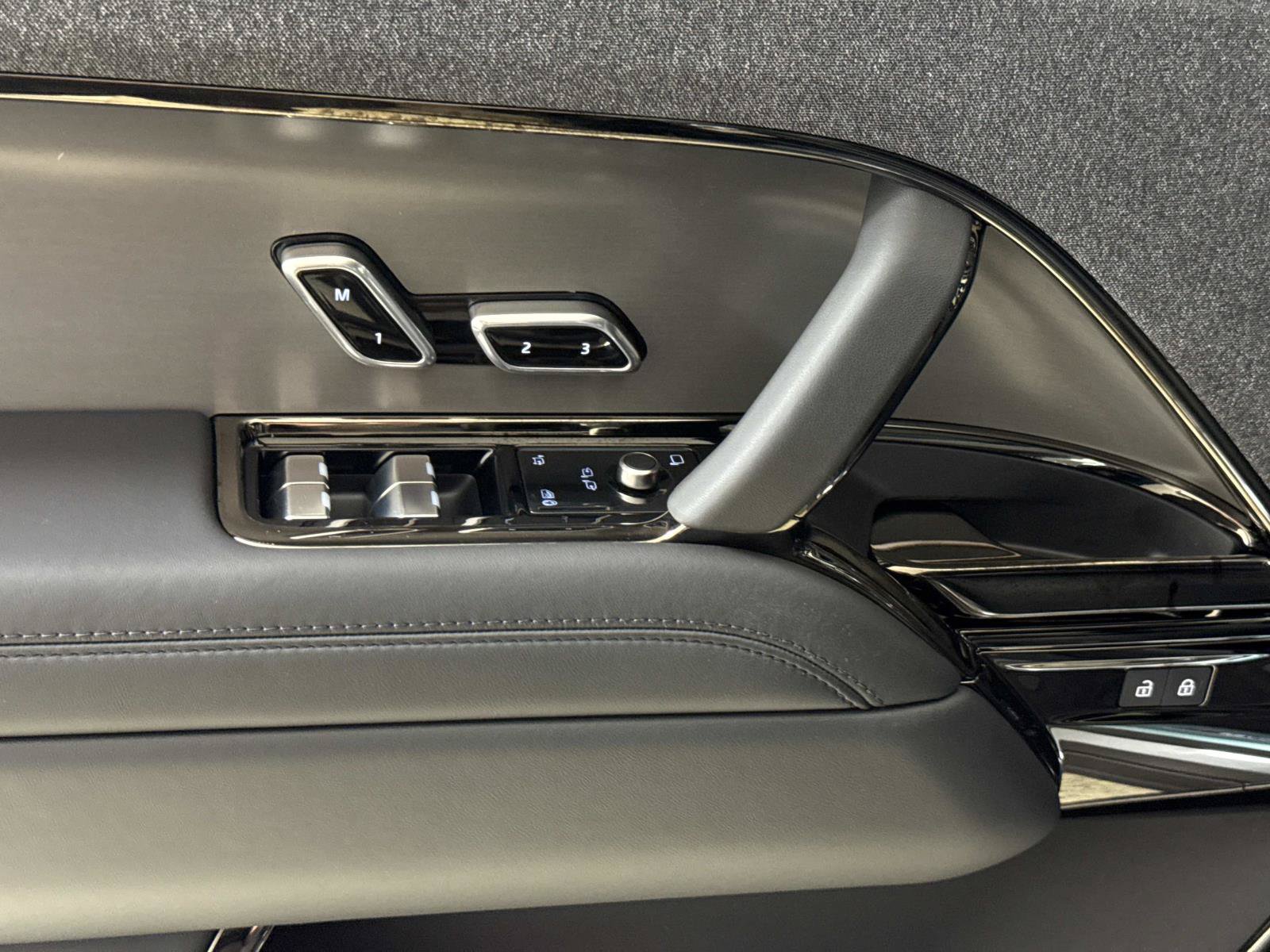 New 2026 Land Rover Range Rover Sport SE AWD/4WD image 18
