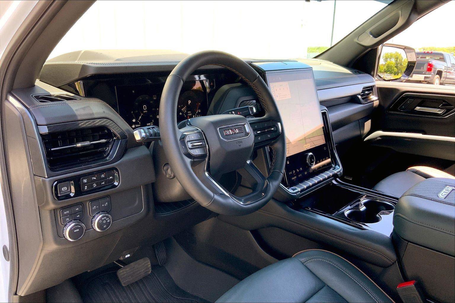 Used 2025 GMC Yukon XL AT4 w/ AT4 Premium Package AWD/4WD image 13