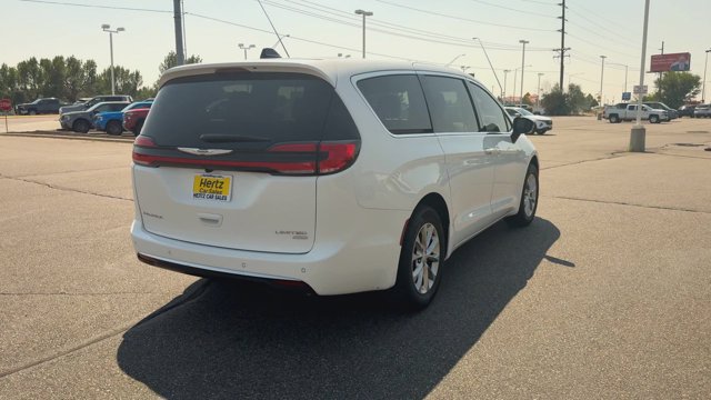 Used 2026 Chrysler Pacifica Limited AWD/4WD image 8