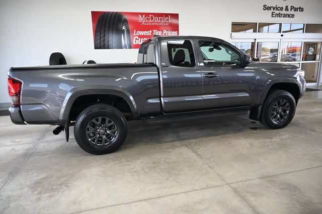 Used 2022 Toyota Tacoma SR5 AWD/4WD image 5