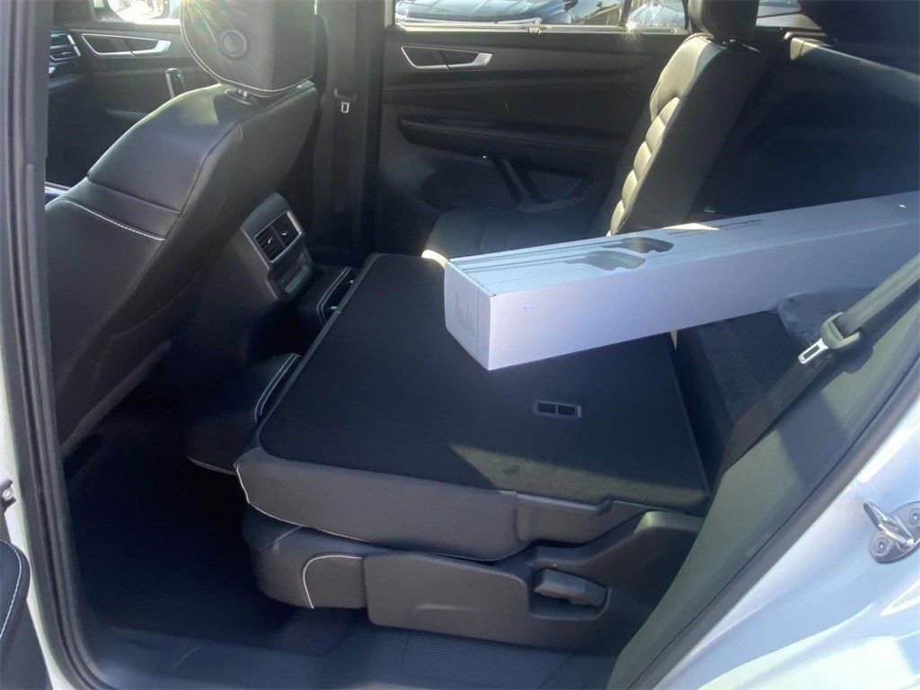 New 2024 Volkswagen Atlas Cross Sport SEL R-Line AWD/4WD image 23