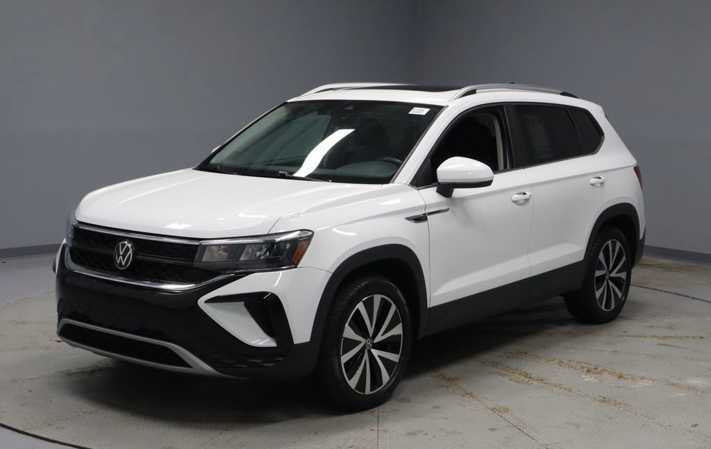 Used 2023 Volkswagen Taos SE w/ Panoramic Sunroof Package AWD/4WD image 7
