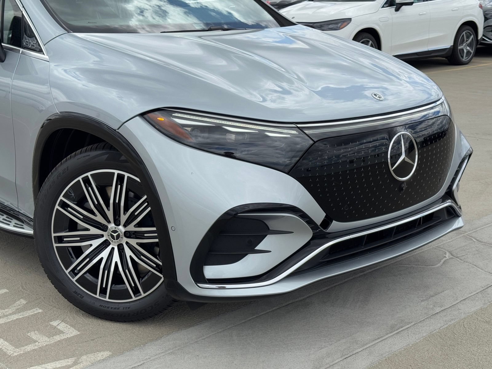 New 2026 Mercedes-Benz EQS 400 4MATIC SUV image 2