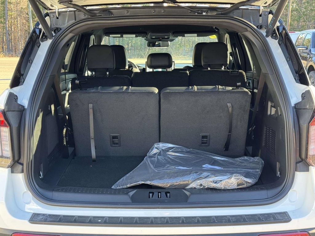 New 2026 Ford Explorer ST-Line w/ ST-Line Street Pack AWD/4WD image 15