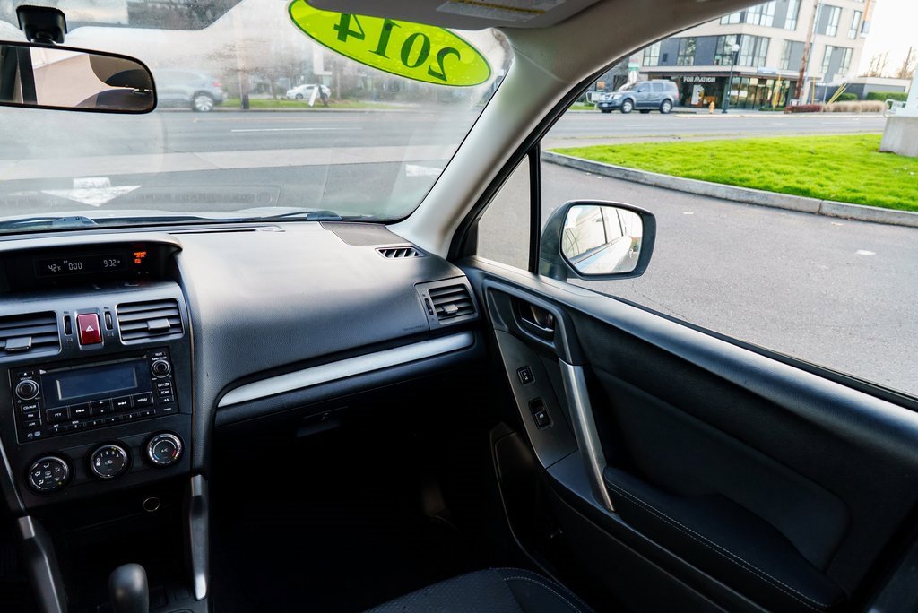 Used 2014 Subaru Forester 2.5i image 10