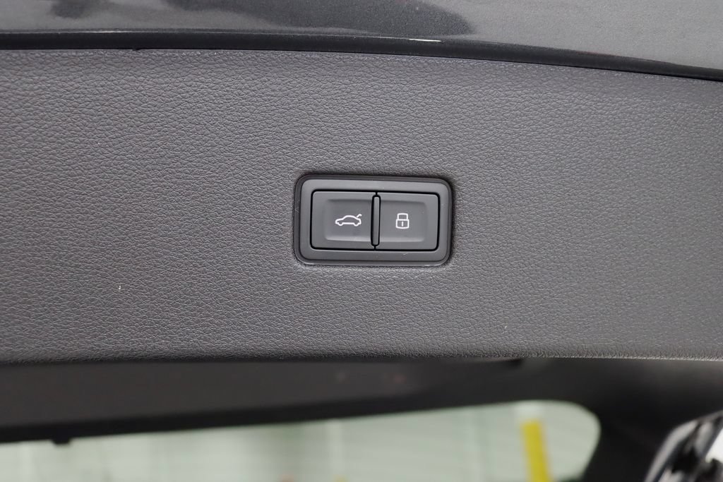 Used 2022 Audi SQ8 Prestige AWD/4WD image 43