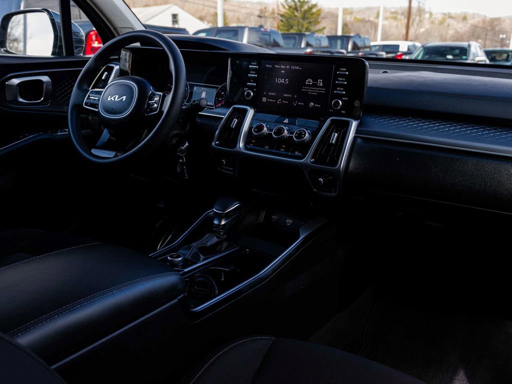 Used 2022 Kia Sorento LX AWD/4WD image 31