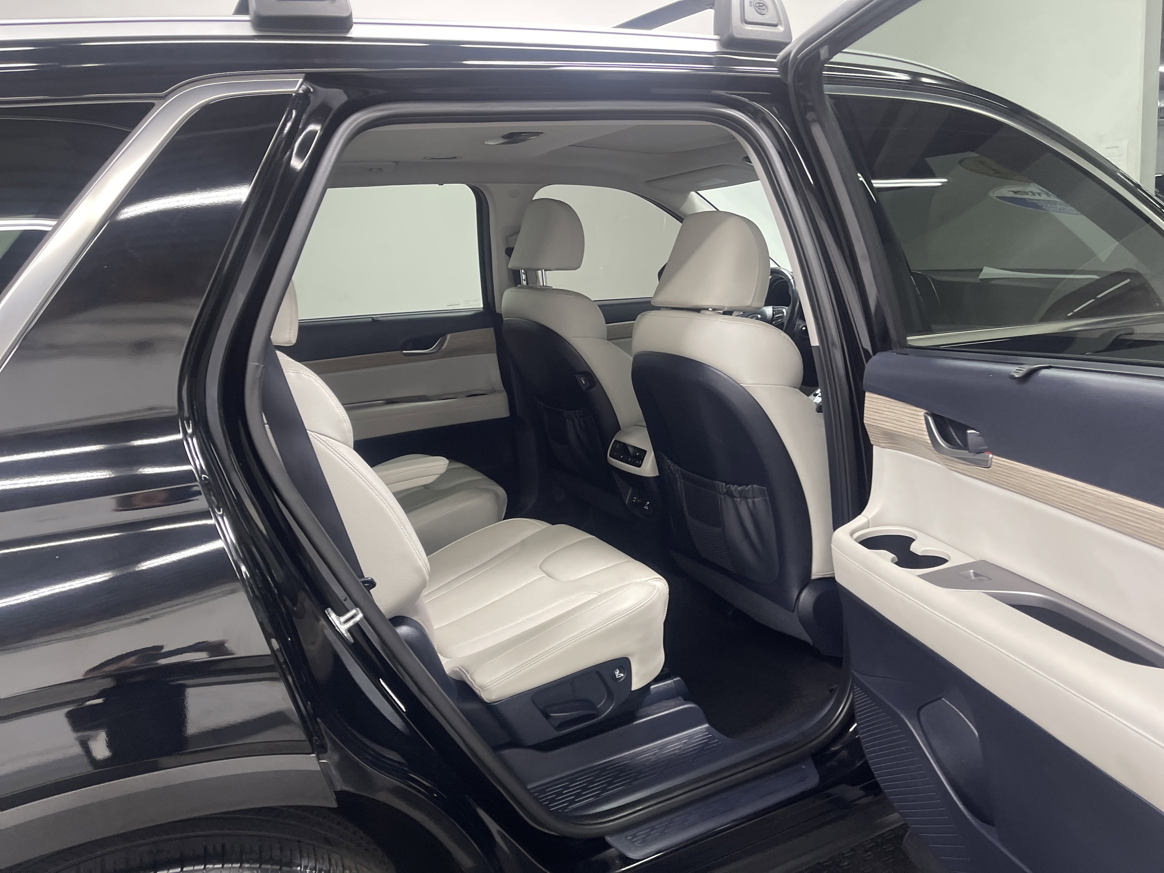 Used 2021 Hyundai Palisade SEL w/ Premium Package image 21