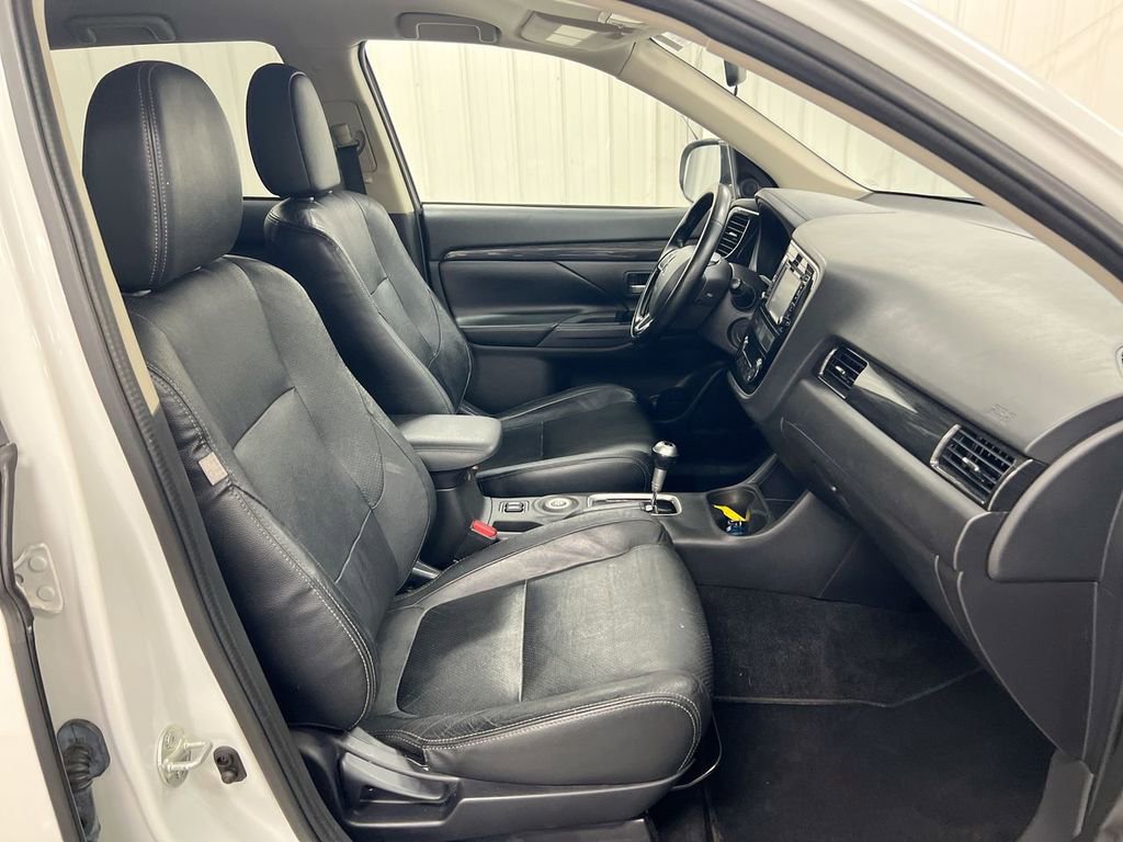 Used 2016 Mitsubishi Outlander SE AWD/4WD image 21