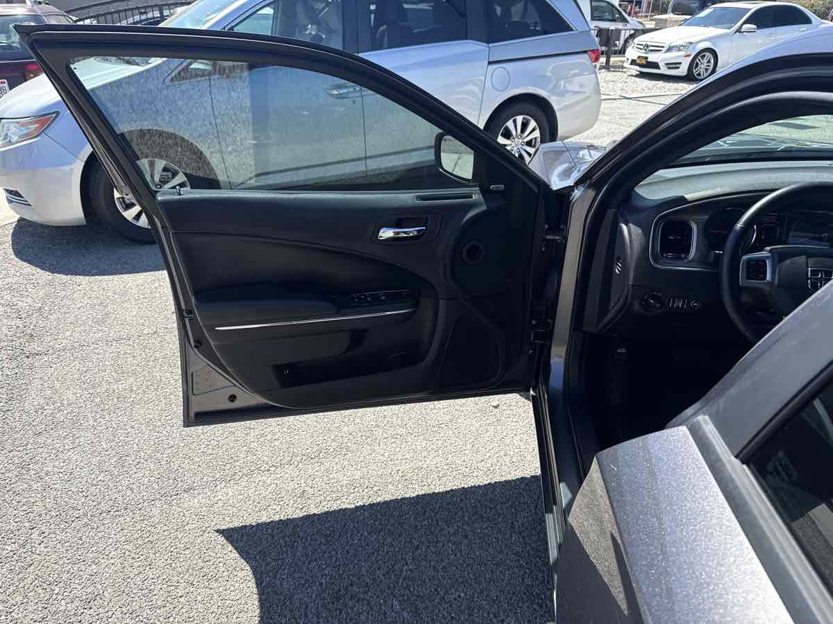 Used 2014 Dodge Charger SXT RWD image 6