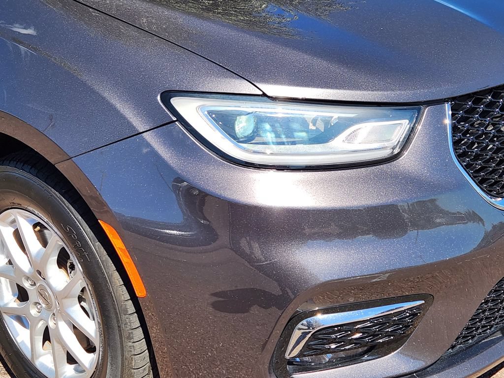 Used 2023 Chrysler Pacifica Touring-L FWD image 28