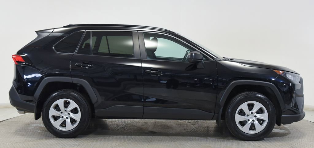 Used 2021 Toyota RAV4 LE image 12