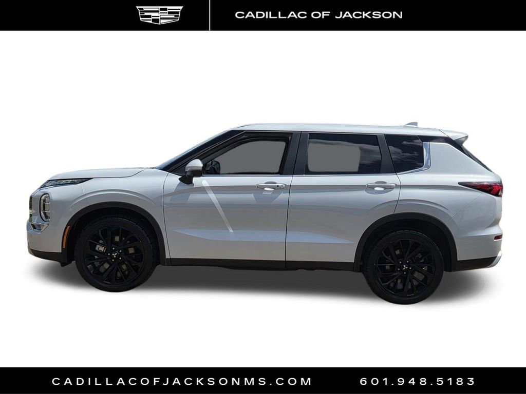 Used 2023 Mitsubishi Outlander SE image 8