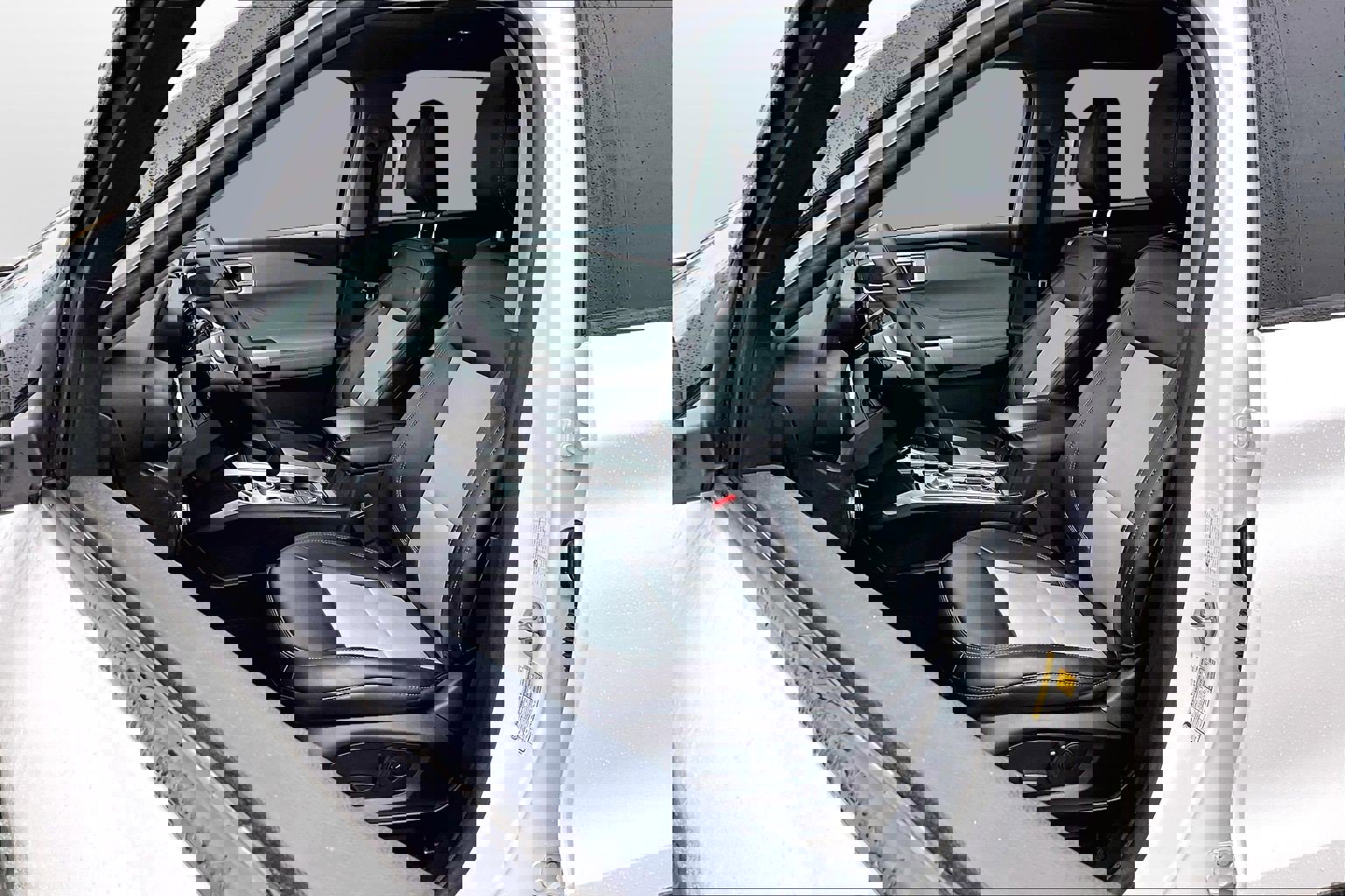 Used 2022 Ford Explorer XLT w/ Equipment Group 202A image 16