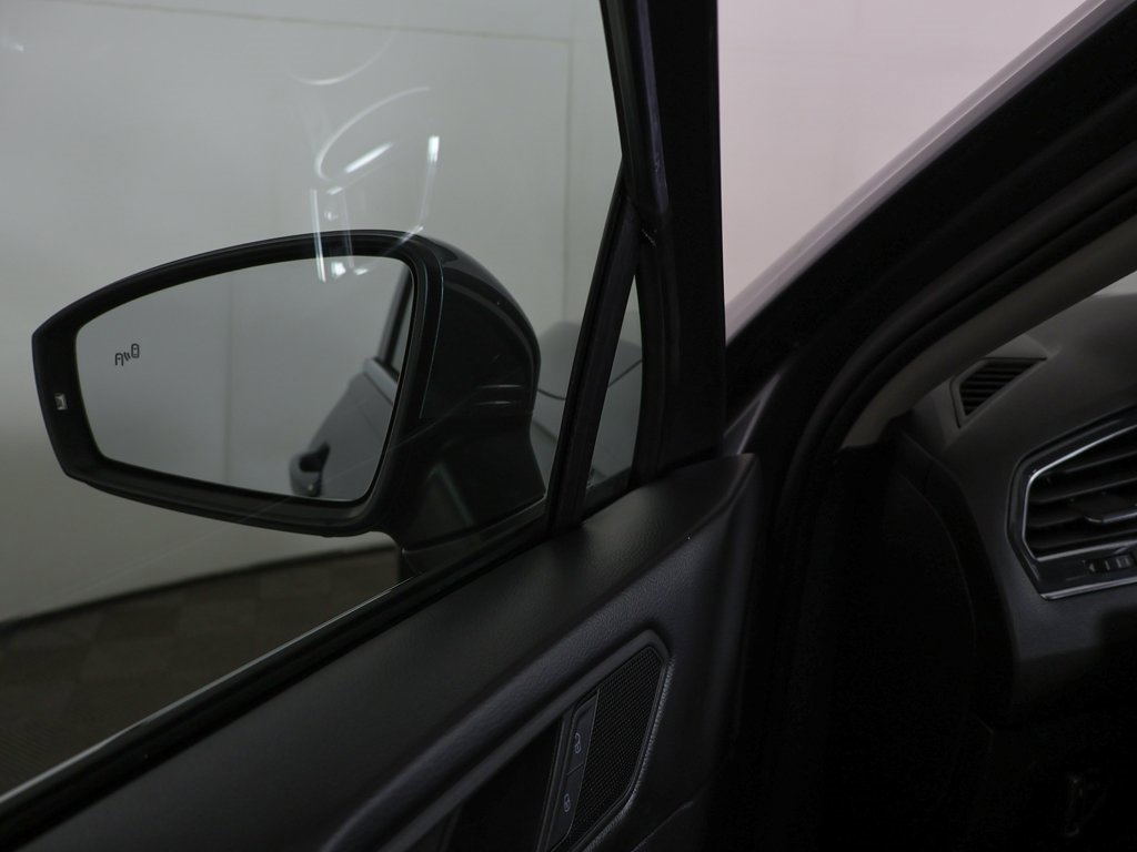 Used 2019 Volkswagen Tiguan SE w/ Panoramic Sunroof Package image 30