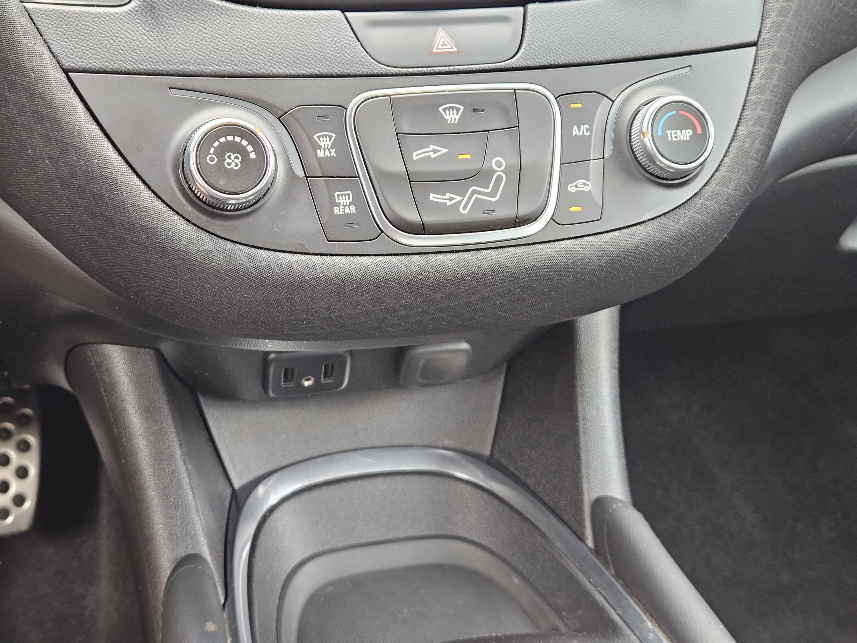 Used 2016 Chevrolet Malibu LT FWD image 17