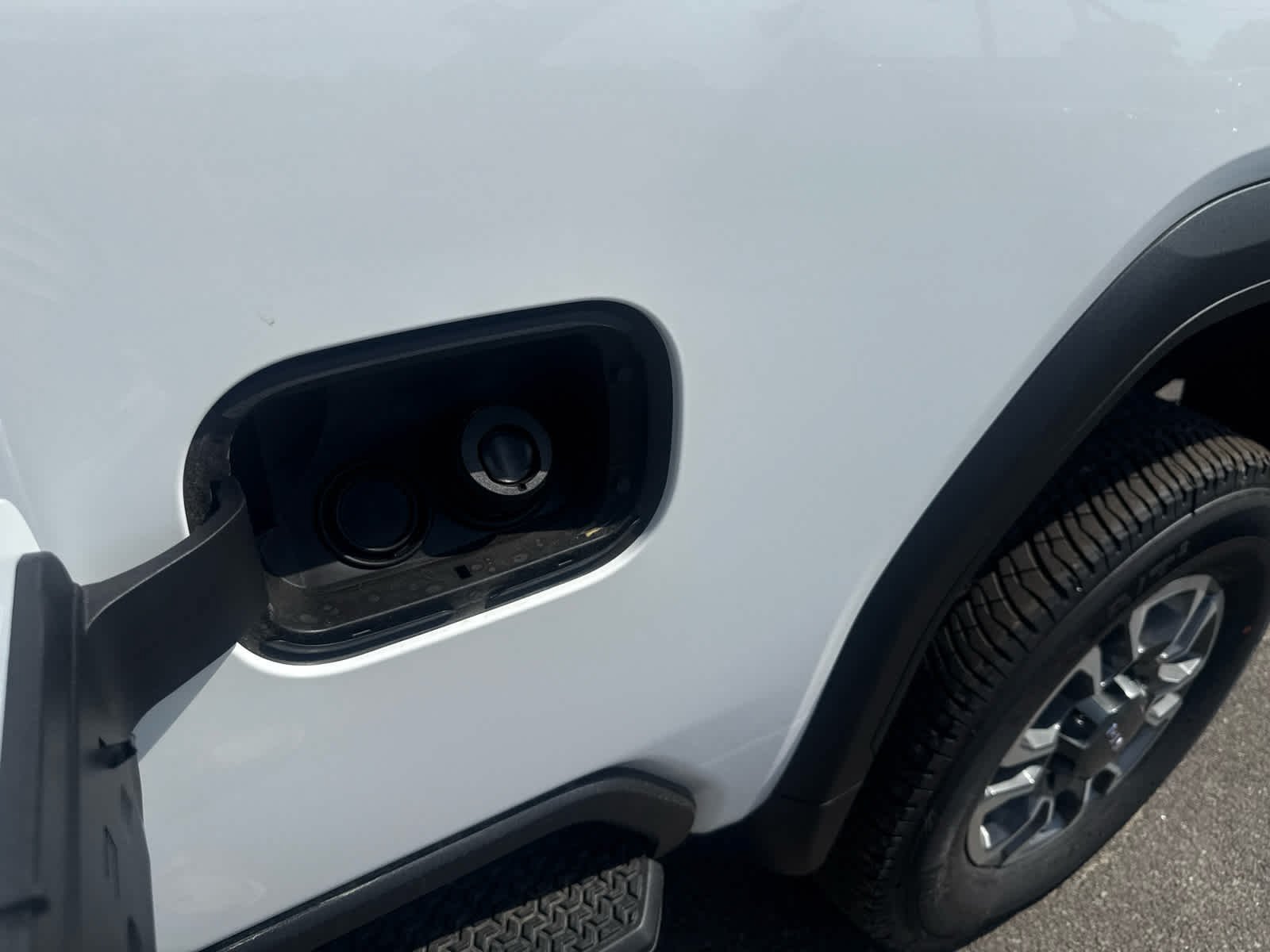 New 2026 GMC Sierra 2500 SLT AWD/4WD image 11