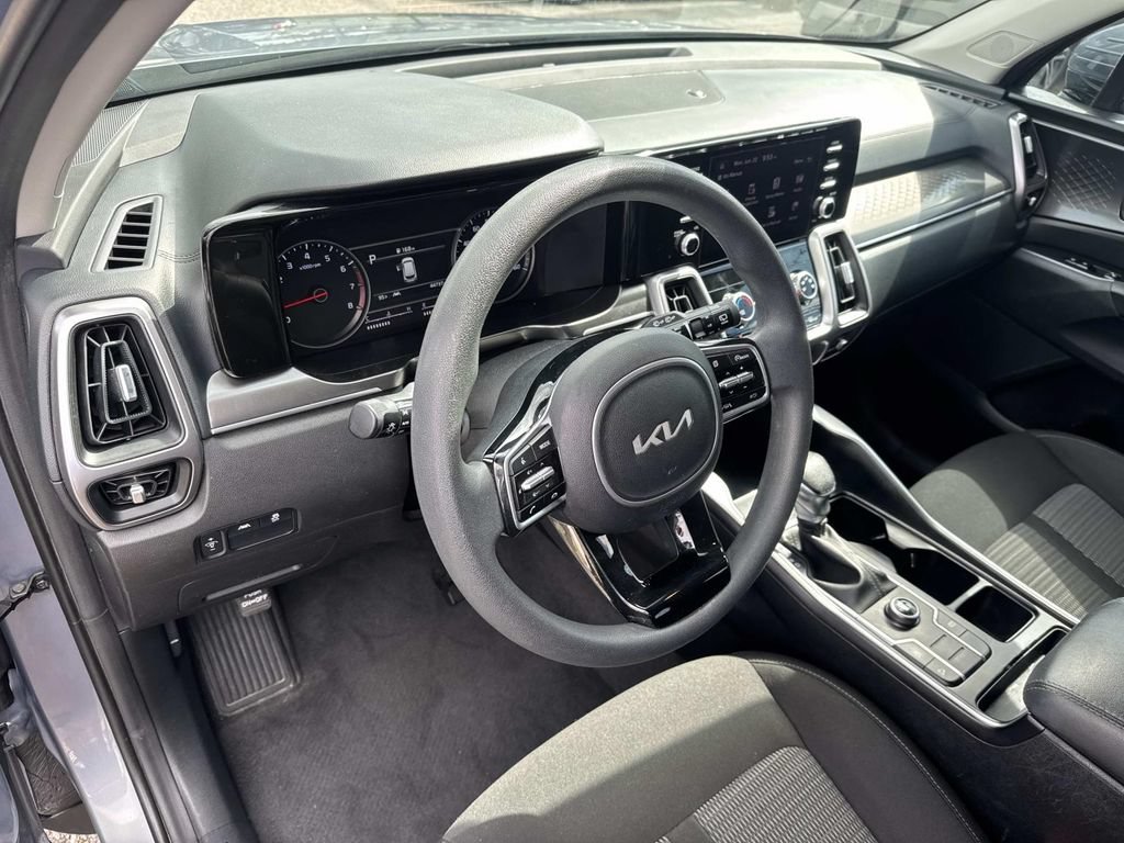 Used 2023 Kia Sorento LX FWD image 19