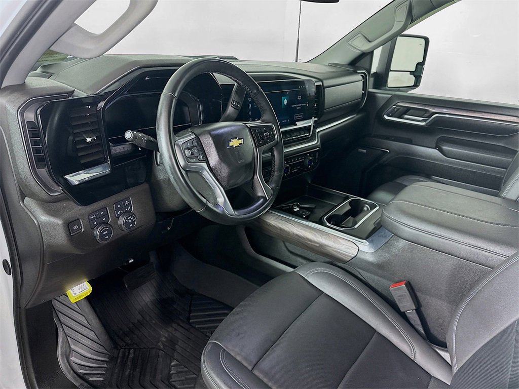 Used 2024 Chevrolet Silverado 3500 LTZ image 31