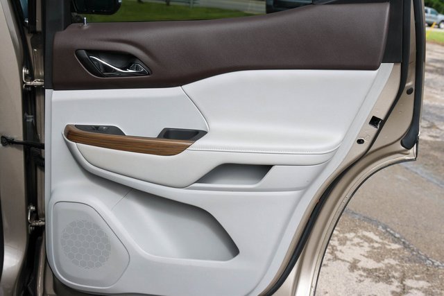 Used 2023 GMC Acadia SLE w/ Driver Convenience Package image 18