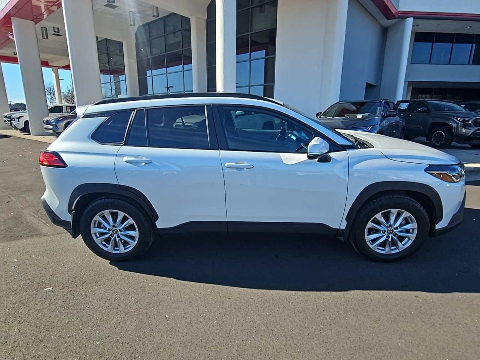 Used 2023 Toyota Corolla Cross LE image 5