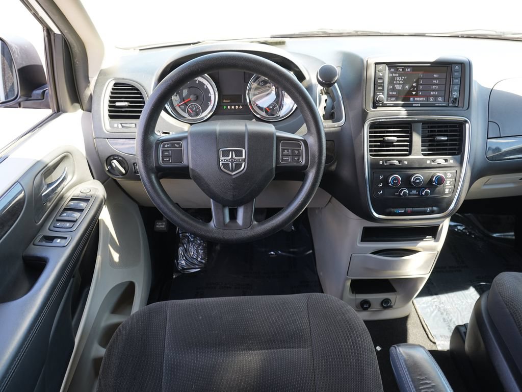 Used 2018 Dodge Grand Caravan SE w/ UConnect Hands-Free Group FWD image 19