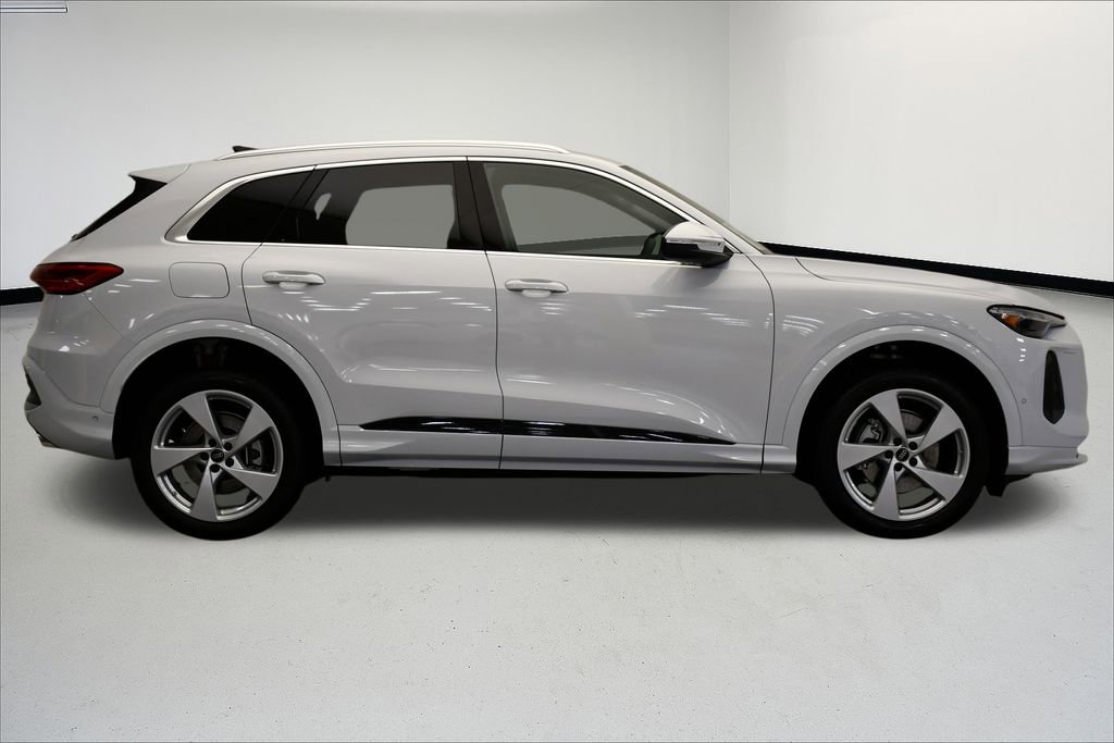 Used 2025 Audi Q5 Premium Plus w/ Premium Plus image 6