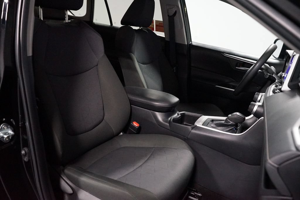 Certified 2025 Toyota RAV4 XLE FWD image 28