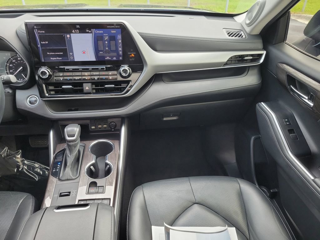 Used 2021 Toyota Highlander Platinum image 19
