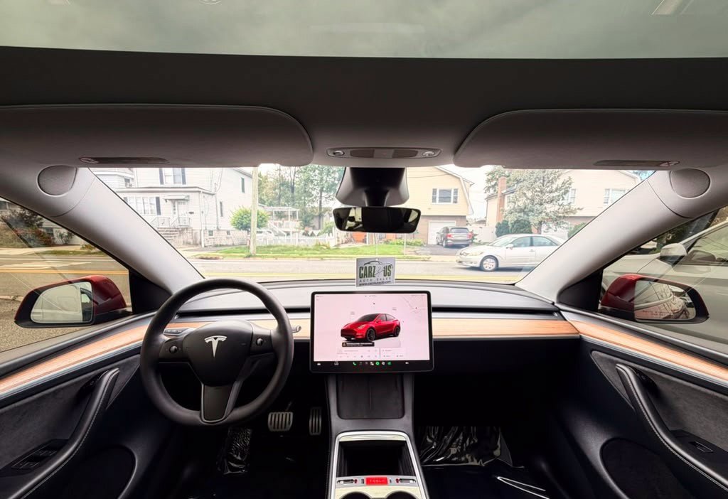 Used 2024 Tesla Model Y Performance AWD/4WD image 32