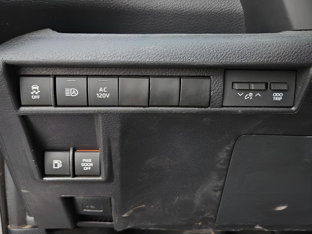 Used 2025 Toyota Sienna XSE w/ XSE Premium Package AWD/4WD image 15