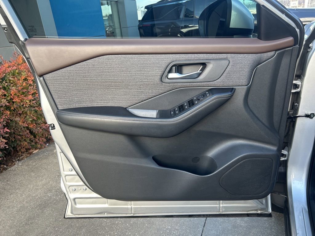 Used 2022 Nissan Rogue SV image 19