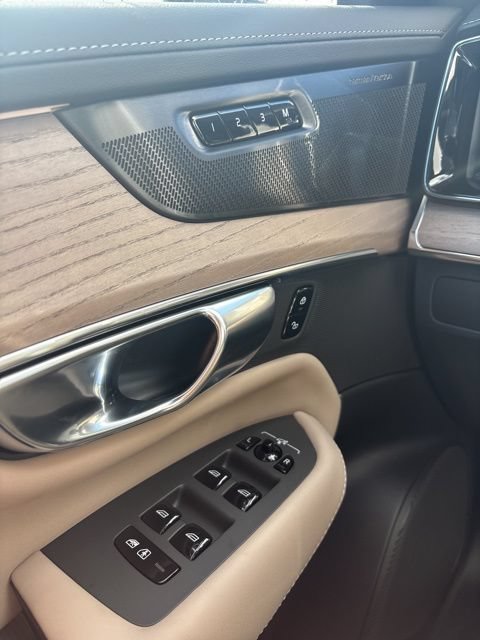 New 2026 Volvo XC90 T8 Ultra w/ Protection Package AWD/4WD image 16