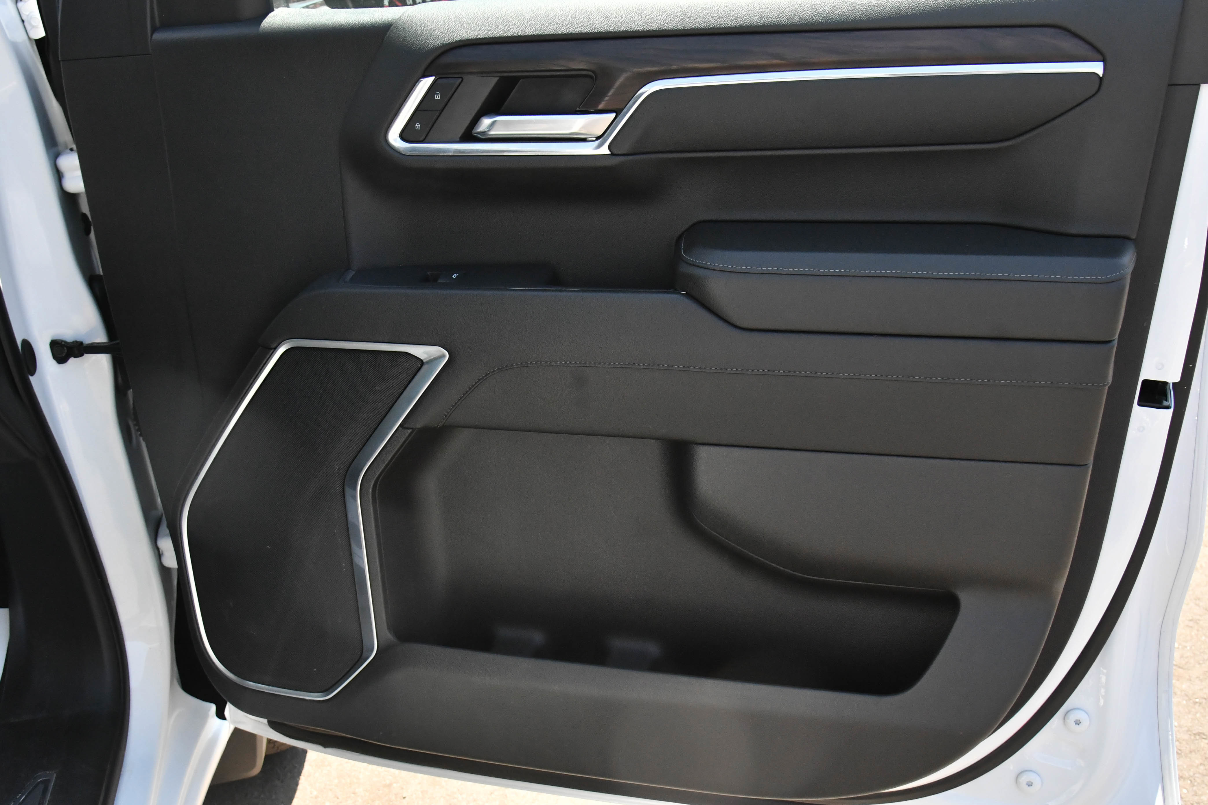 Used 2024 GMC Sierra 1500 SLT image 47
