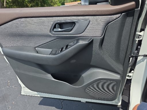 Used 2023 Nissan Rogue S FWD image 19