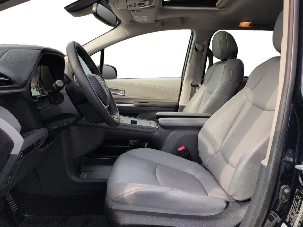 Used 2024 Toyota Sienna XLE FWD image 22