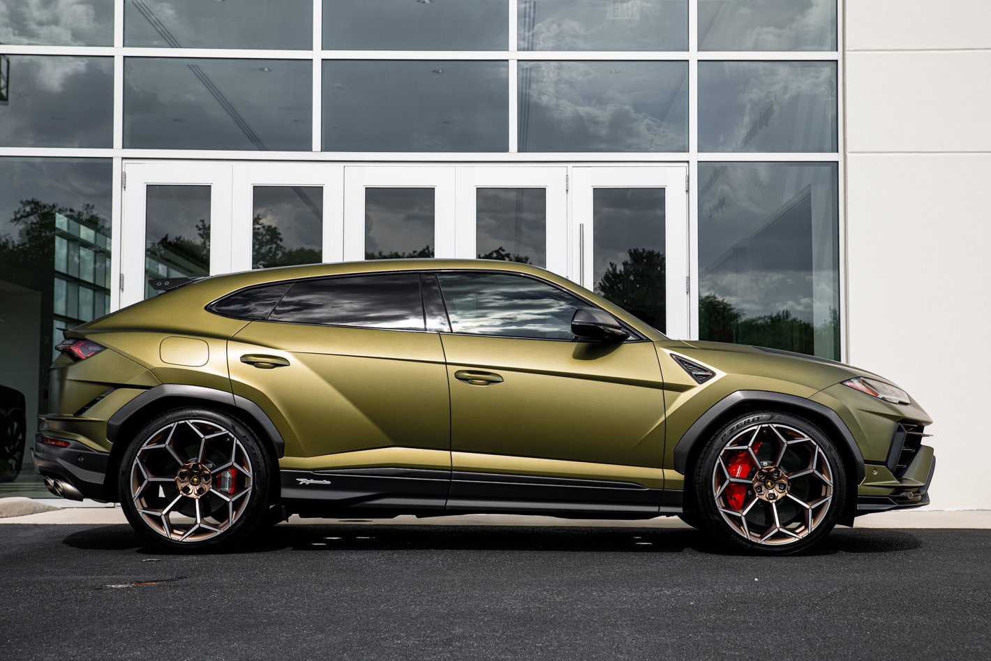 Used 2024 Lamborghini Urus Performante AWD/4WD image 34