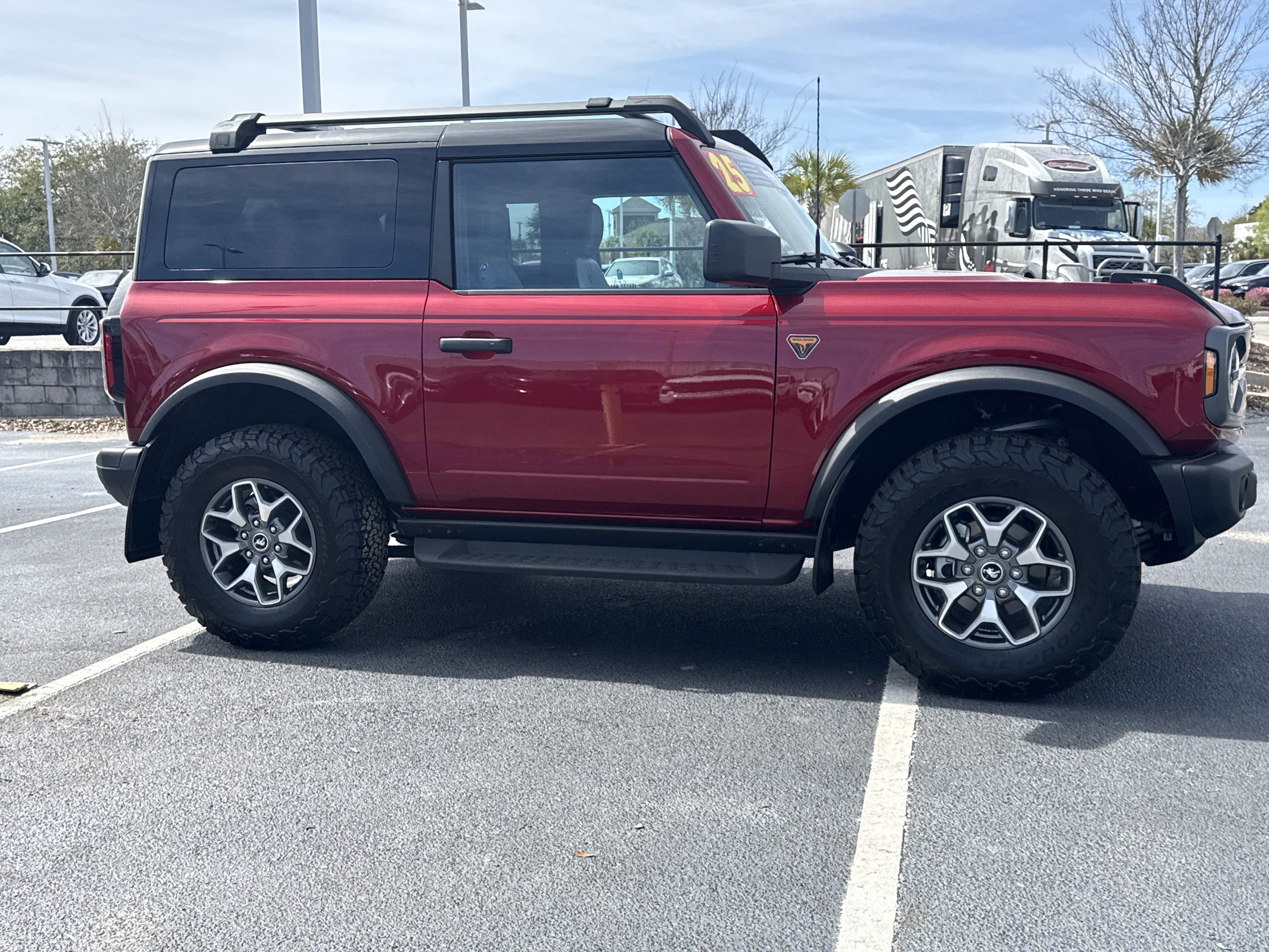 Used 2025 Ford Bronco Badlands image 19