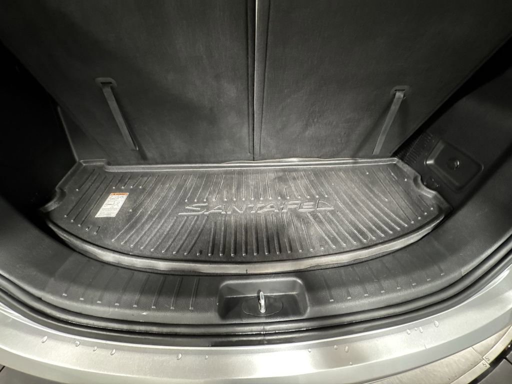 Used 2017 Hyundai Santa Fe SE image 30
