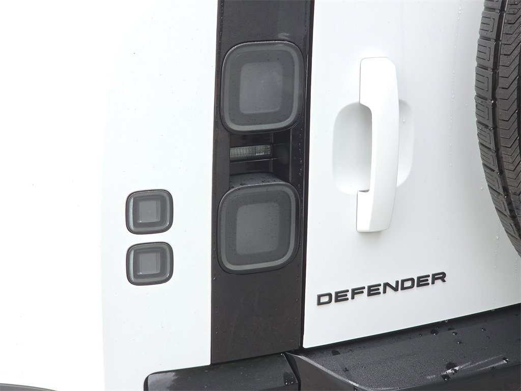 New 2026 Land Rover Defender 110 S image 34