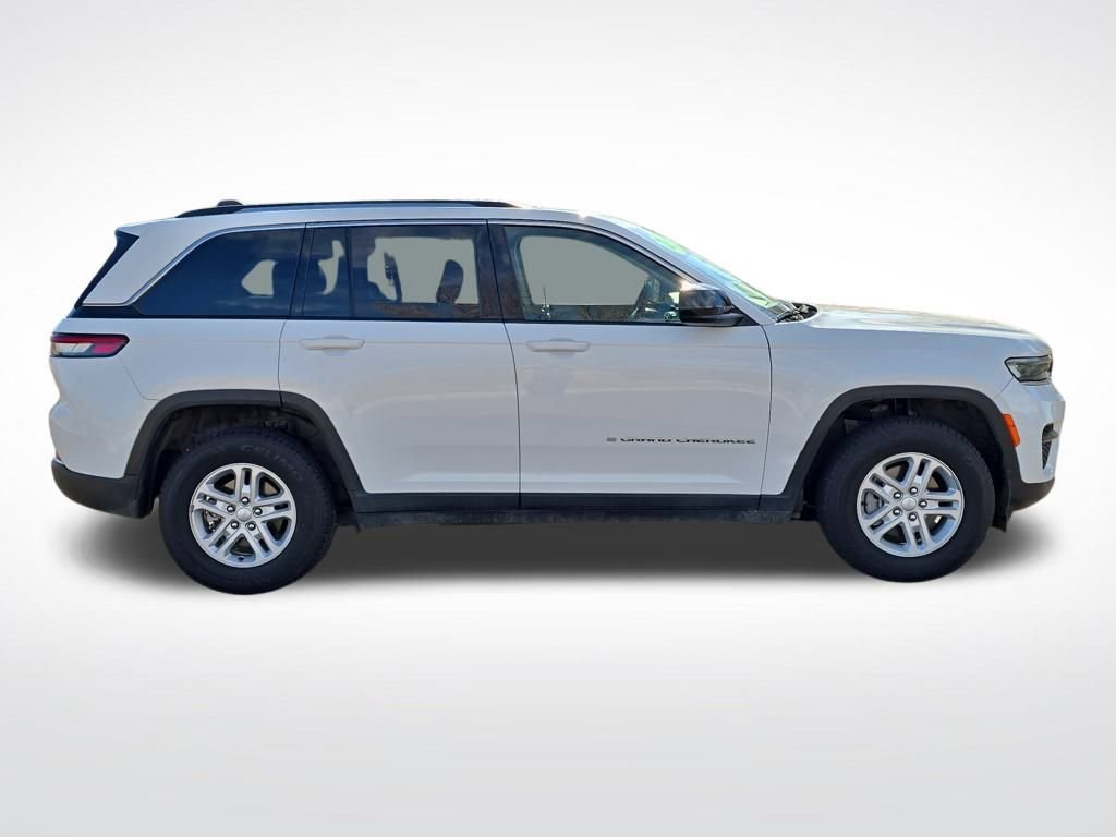 Used 2023 Jeep Grand Cherokee Laredo image 7