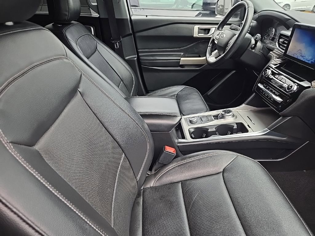 Used 2023 Ford Explorer Limited AWD/4WD image 6