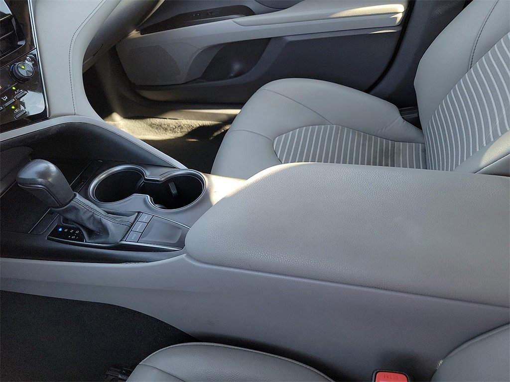 Used 2024 Toyota Camry SE image 25