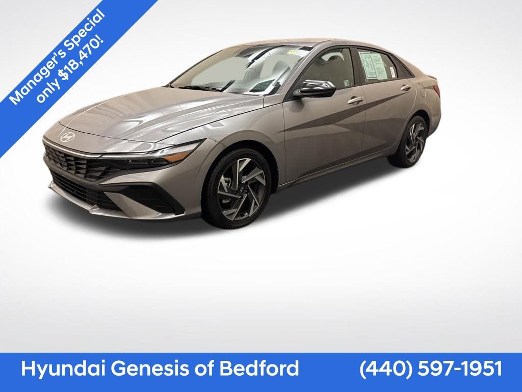 Certified 2025 Hyundai Elantra SE image 1